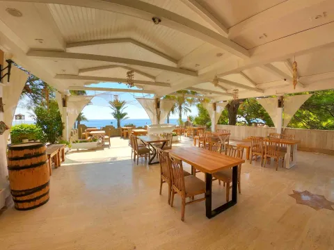 PIRATES BEACH CLUB Restaurants