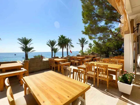 PIRATES BEACH CLUB Restaurants