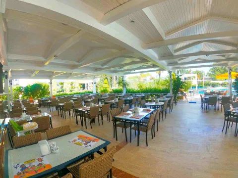 PIRATES BEACH CLUB Restaurants