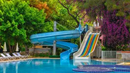 PIRATES PARK RESORT Pools & Beach
