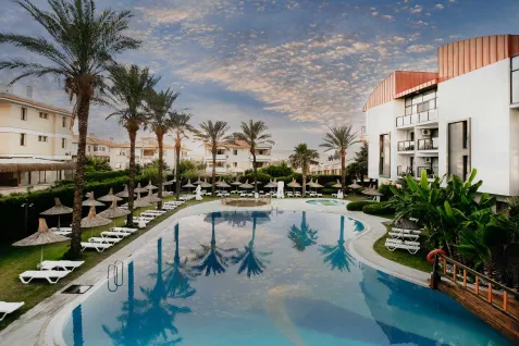 PIRIL HOTEL Pools & Beach