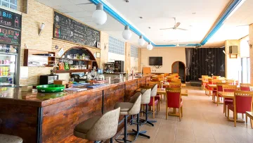 PONZ HOTEL Restaurants