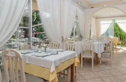 PORFI BEACH HOTEL Restaurants