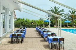 PORT MARINA HOTEL Restaurants