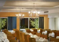 PORTES BEACH HOTEL Restaurants