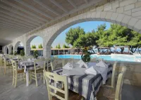 PORTES BEACH HOTEL Restaurants