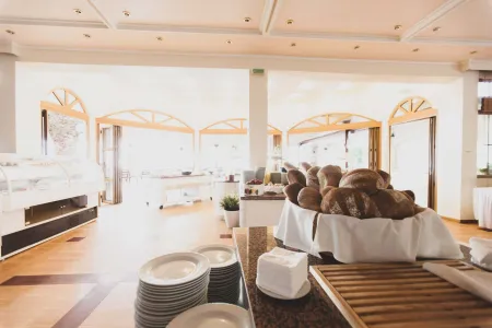 POSSIDI HOLIDAYS RESORT - SUITES HOTEL Restaurants