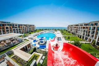 PREMIER FORT BEACH HOTEL Pools & Beach