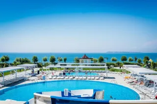PREMIER FORT BEACH HOTEL Pools & Beach