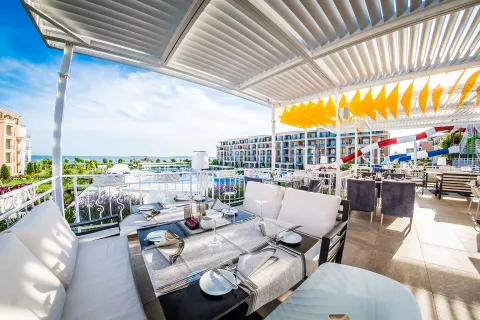 PREMIER FORT BEACH HOTEL Restaurants