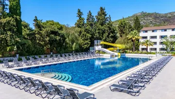 PROXIMA HOTEL Pools & Beach