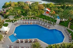 Q AVENTURA PARK Pools & Beach