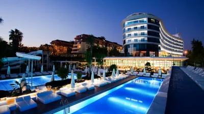 Q PREMIUM RESORT Pools & Beach