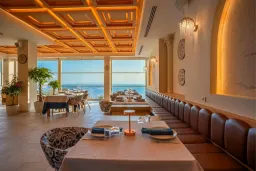 QLUSIVE HOTEL 14+ Restaurants