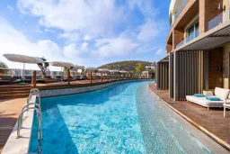 QLUSIVE HOTEL 14+ Pools & Beach