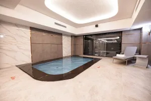 QLUSIVE HOTEL 14+ Spa