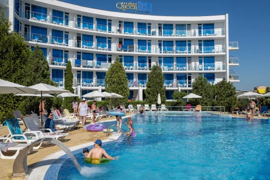 QUEEN NELLY HOTEL Pools & Beach