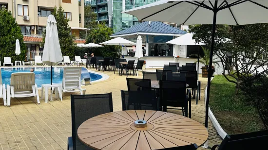 QUEEN NELLY HOTEL Bars