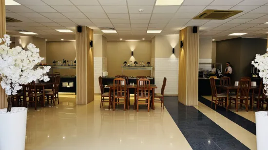 QUEEN NELLY HOTEL Restaurants
