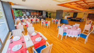 RAMADA HOTEL - SUITES BY WYNDHAM KUSADASI Restaurants