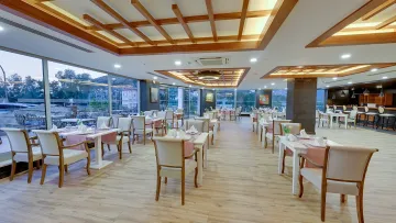 RAMADA HOTEL - SUITES BY WYNDHAM KUSADASI Restaurants