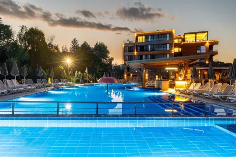 REGNUM BANYA THERMAL HOTEL Pools & Beach