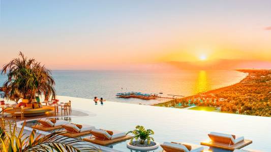 REGNUM THE CROWN Pools & Beach