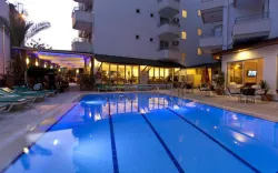 REMI HOTEL Pools & Beach