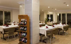 REMI HOTEL Restaurants