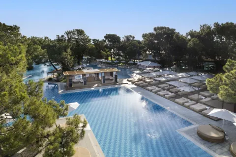 RIXOS SUNGATE CLUB DIAMOND Pools & Beach