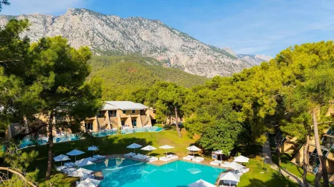 RIXOS SUNGATE CLUB DIAMOND Pools & Beach