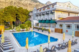 ROSE GARDEN PREMIUM HOTEL Pools & Beach
