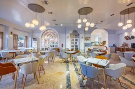 ROSE GARDEN PREMIUM HOTEL Restaurants