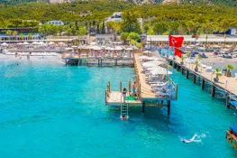 ROSE GARDEN PREMIUM HOTEL Pools & Beach