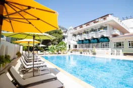 ROSE GARDEN PREMIUM HOTEL Pools & Beach