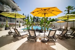 ROSE GARDEN PREMIUM HOTEL Pools & Beach
