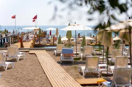 ROSE GARDEN PREMIUM HOTEL Pools & Beach