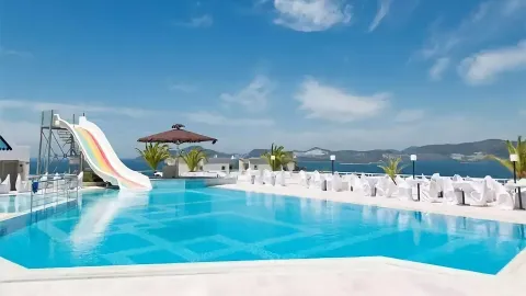 ROSEIRA BEACH RESORT Pools & Beach