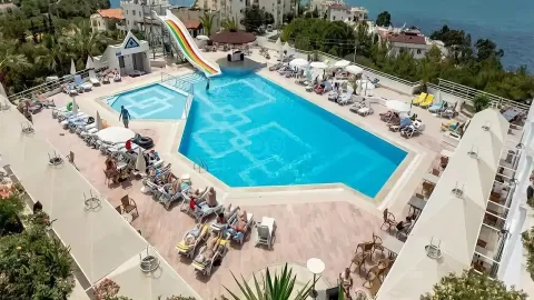 ROSEIRA BEACH RESORT Pools & Beach