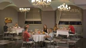 ROYAL ALHAMBRA PALACE Restaurants