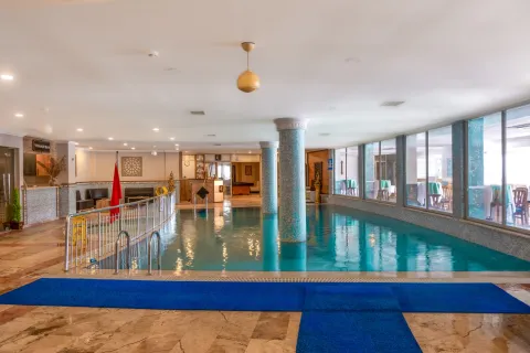 ROYAL ATLANTIS BEACH Pools & Beach