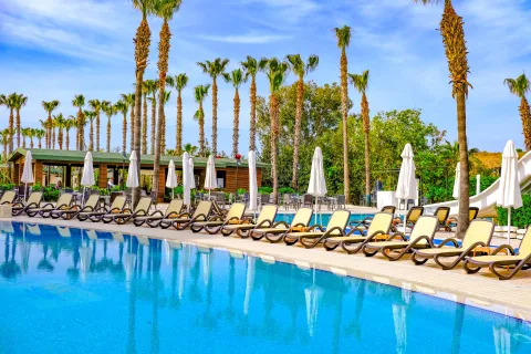 ROYAL ATLANTIS BEACH Pools & Beach