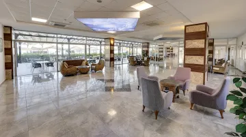 ROYAL BEACH HOTEL Lobby