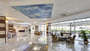 ROYAL BEACH HOTEL Lobby