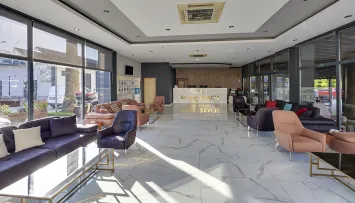 ROYAL BEACH HOTEL Lobby