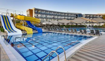 ROYAL BEACH HOTEL Pools & Beach