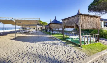 ROYAL BEACH HOTEL Pools & Beach
