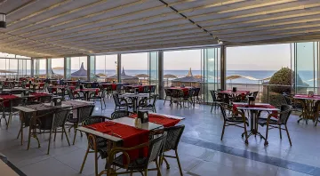 ROYAL BEACH HOTEL Restaurants