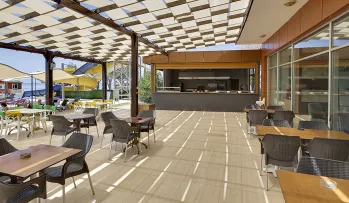 ROYAL BEACH HOTEL Restaurants