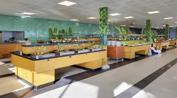 ROYAL BEACH HOTEL Restaurants